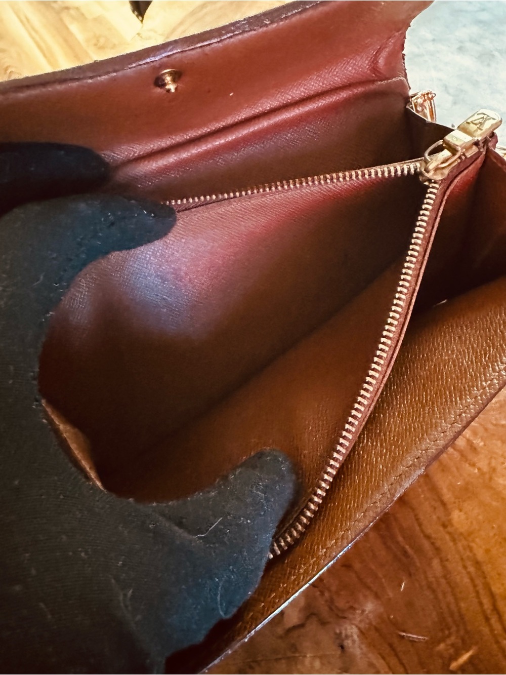 Just in 🔥 Louis Vuitton Sarah wallet vintage converted Crossbody - Picture 13 of 16